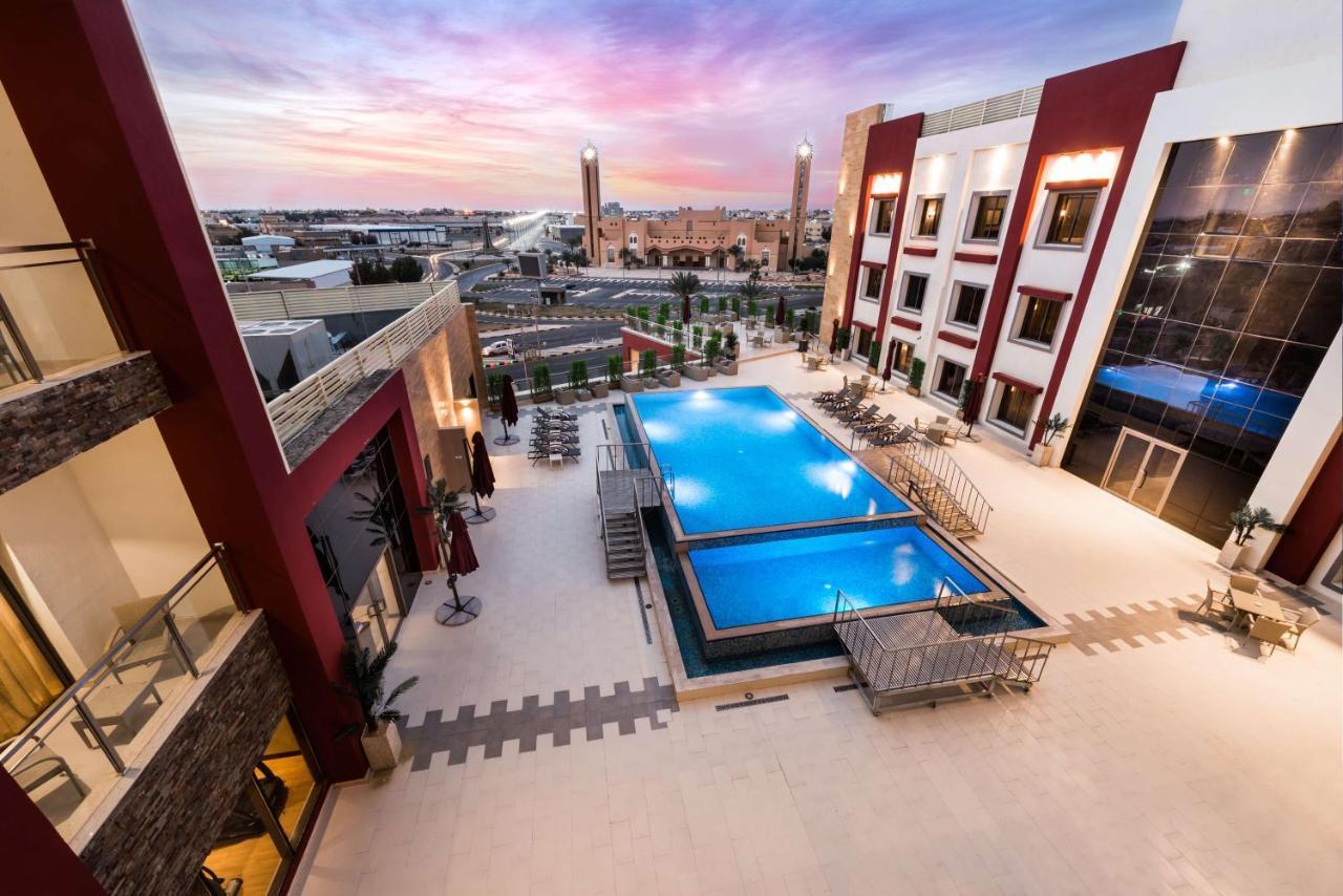 Best Western Plus Al Qurayyat City Center Exterior photo